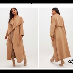 Over coat in camel color, with belt